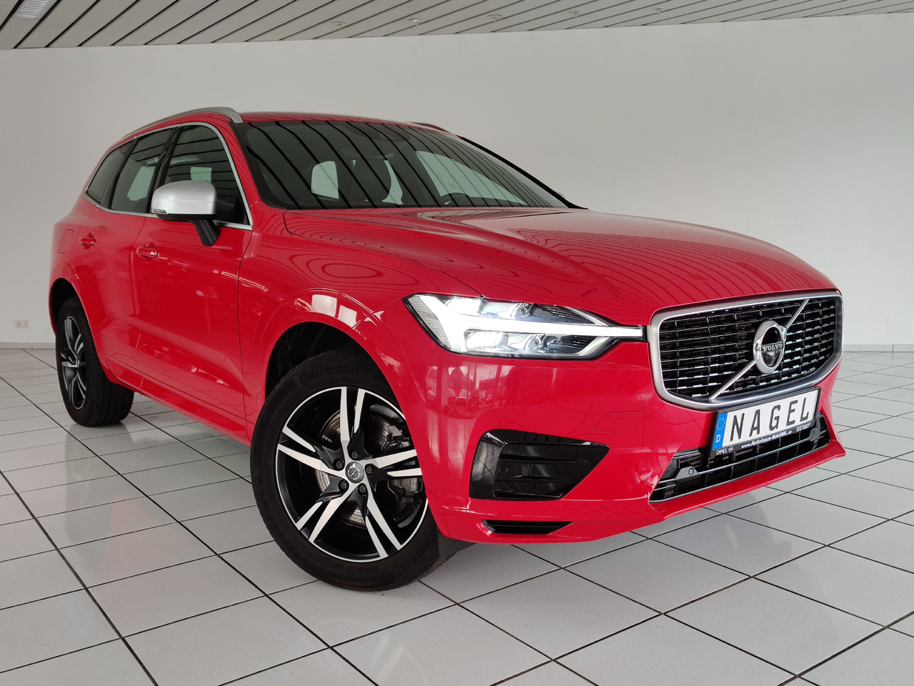Volvo XC60 R Design AWD 228kW 360°Kam Pano Head-Up CD Apple - SUV: Foto 3 Volvo XC60 R Design AWD 228kW 360°Kam Pano Head-Up CD Apple - SUV: Foto 3