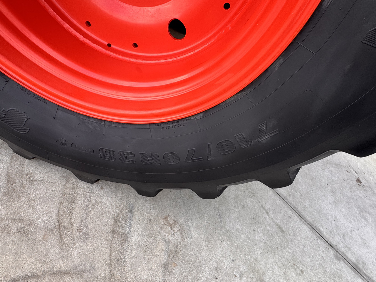 Claas Axion 820 Cebis C-matic - Tractor agricol: Foto 2 Claas Axion 820 Cebis C-matic - Tractor agricol: Foto 2