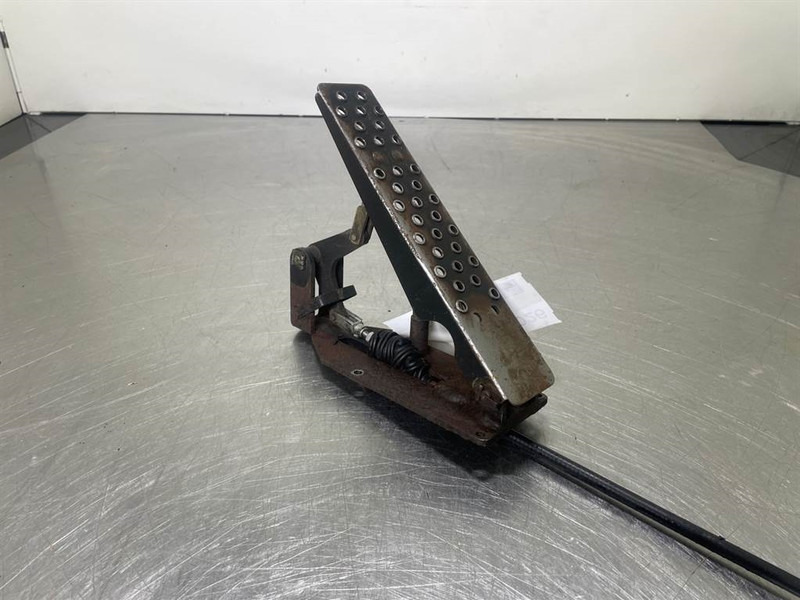 Ahlmann AZ6-4104384A-Gas pedal - Cabină și interior pentru Utilaje constructii: Foto 1 Ahlmann AZ6-4104384A-Gas pedal - Cabină și interior pentru Utilaje constructii: Foto 1