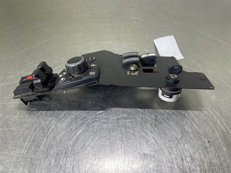 Mecalac 12MTX-3834673/3833717-Dashboard/Console/Konsole - Cabină și interior pentru Utilaje constructii: Foto 1 Mecalac 12MTX-3834673/3833717-Dashboard/Console/Konsole - Cabină și interior pentru Utilaje constructii: Foto 1