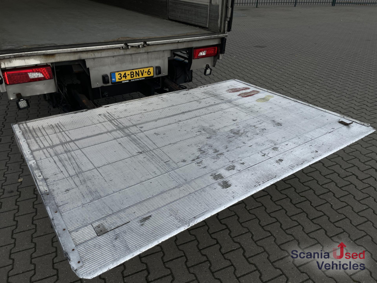 SCANIA P 250 B4x2LA FRIGO -27 TAIL LIFT 1.5T 815X251X244C - Camion frigider: Foto 4 SCANIA P 250 B4x2LA FRIGO -27 TAIL LIFT 1.5T 815X251X244C - Camion frigider: Foto 4