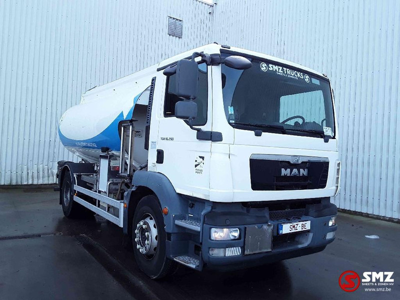 MAN TGM 18.290 13500L 4 Compartments - Camion cisternă: Foto 1 MAN TGM 18.290 13500L 4 Compartments - Camion cisternă: Foto 1