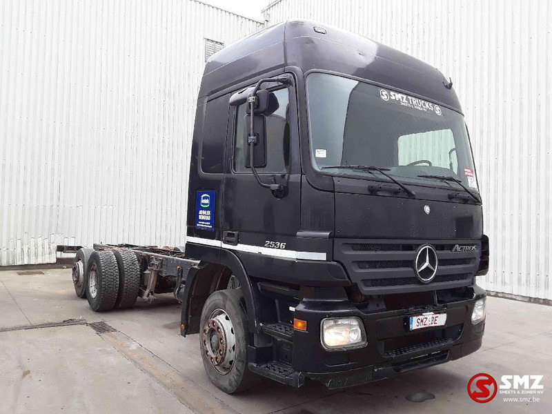 Mercedes-Benz Actros 2536 - Camion şasiu: Foto 1 Mercedes-Benz Actros 2536 - Camion şasiu: Foto 1