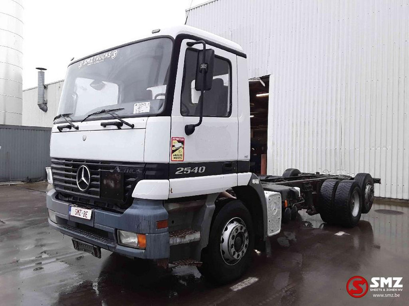 Mercedes-Benz Actros 2540 6x2 francais - Camion şasiu: Foto 3 Mercedes-Benz Actros 2540 6x2 francais - Camion şasiu: Foto 3