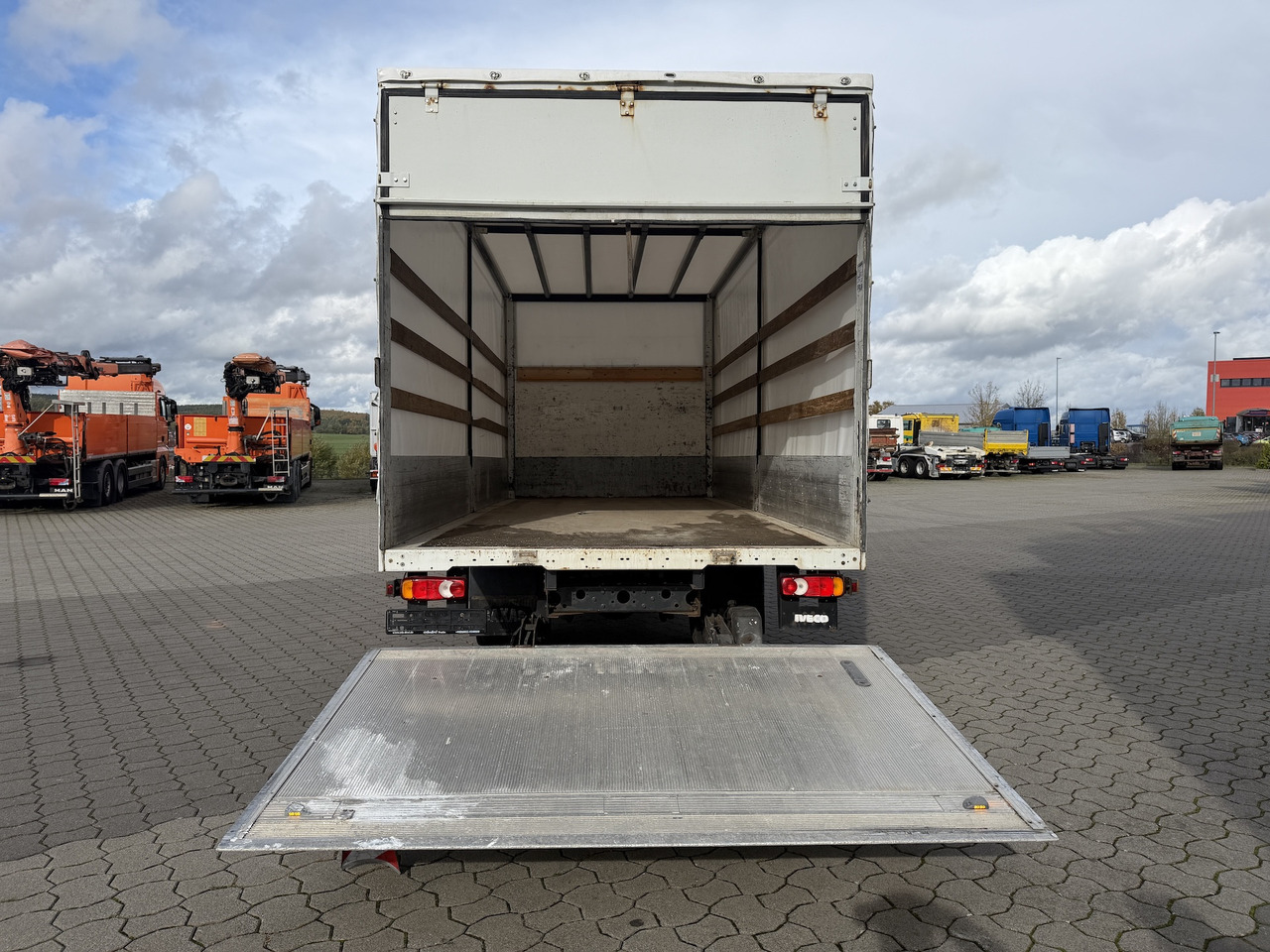 Iveco 75 E 180 4x2 LBW - Autoutilitară cu prelată: Foto 2 Iveco 75 E 180 4x2 LBW - Autoutilitară cu prelată: Foto 2