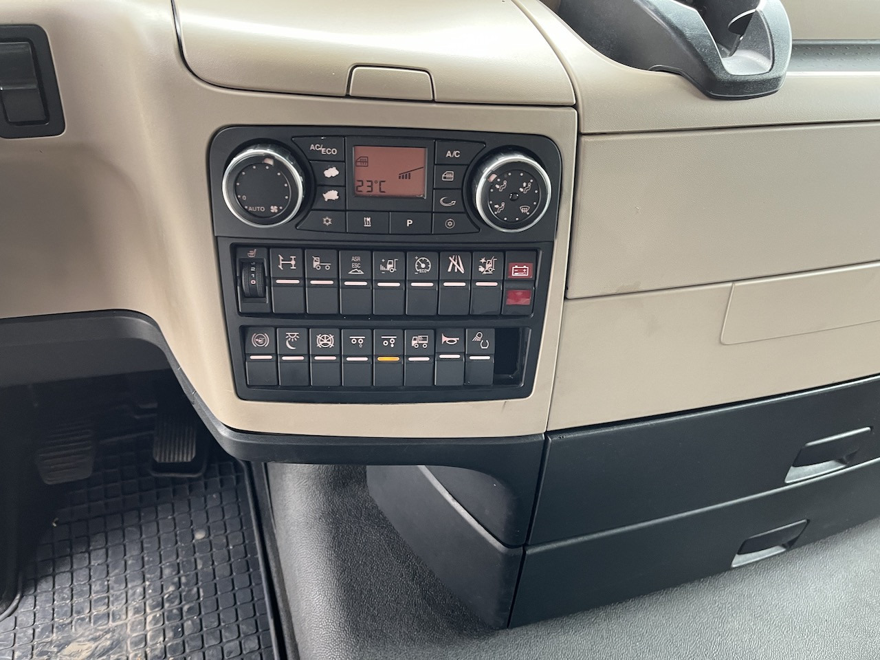 MAN TGX 26.500 6x2 Fahrgestell Lenk-Liftachse AHK - Camion şasiu: Foto 2 MAN TGX 26.500 6x2 Fahrgestell Lenk-Liftachse AHK - Camion şasiu: Foto 2