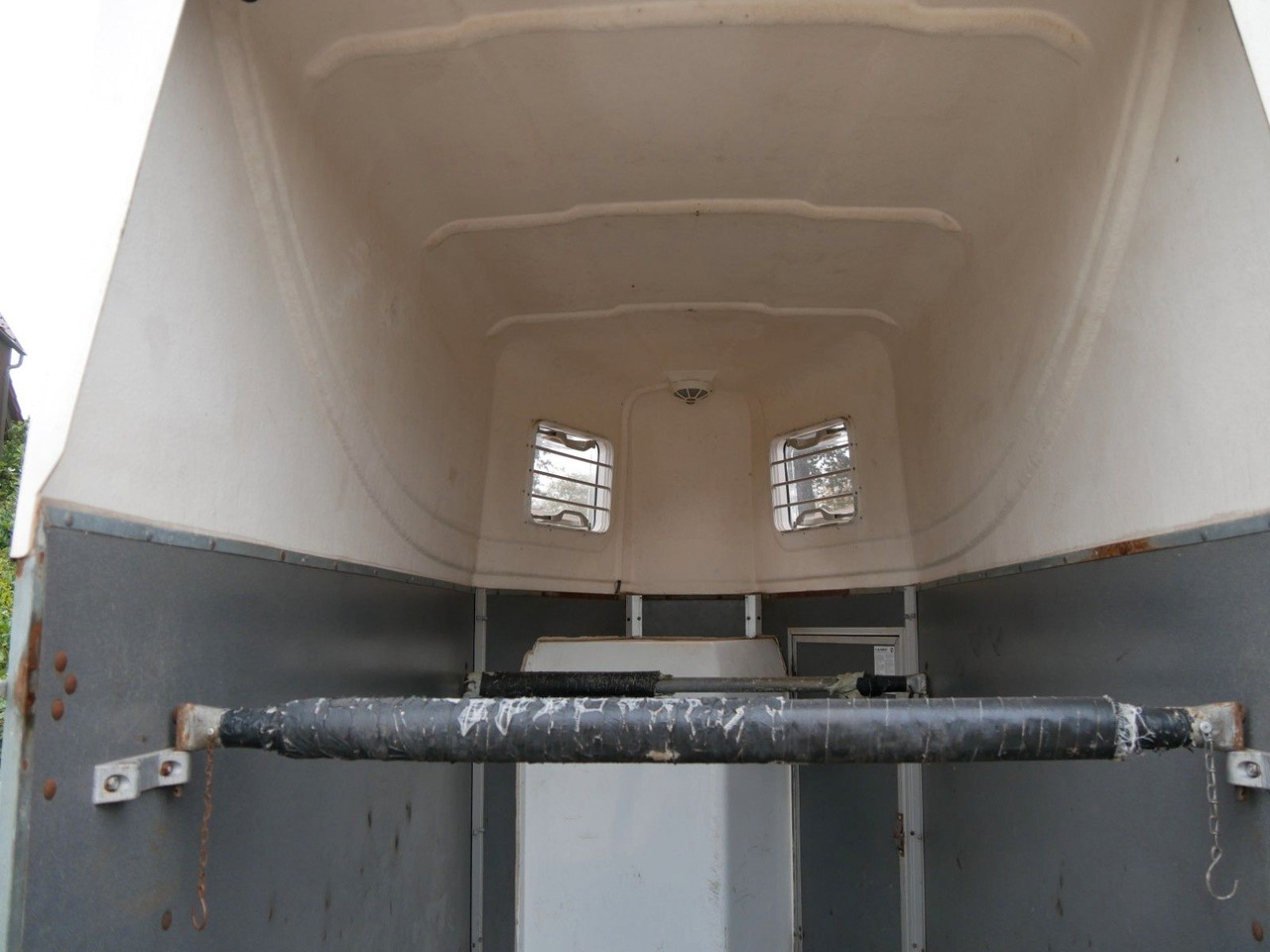 Blomert 1,5 Pferde mit Sattelkammer - Remorcă transport animale: Foto 5 Blomert 1,5 Pferde mit Sattelkammer - Remorcă transport animale: Foto 5