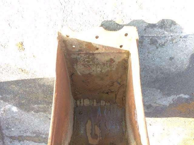 CATERPILLAR 430mm - Type Tractopelle - Cupă excavator: Foto 2 CATERPILLAR 430mm - Type Tractopelle - Cupă excavator: Foto 2