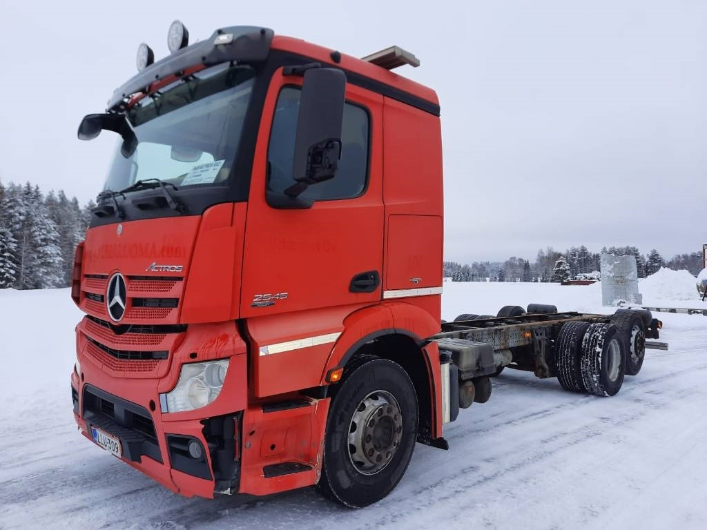 Mercedes-Benz Actros 2545 - Camion şasiu: Foto 1 Mercedes-Benz Actros 2545 - Camion şasiu: Foto 1