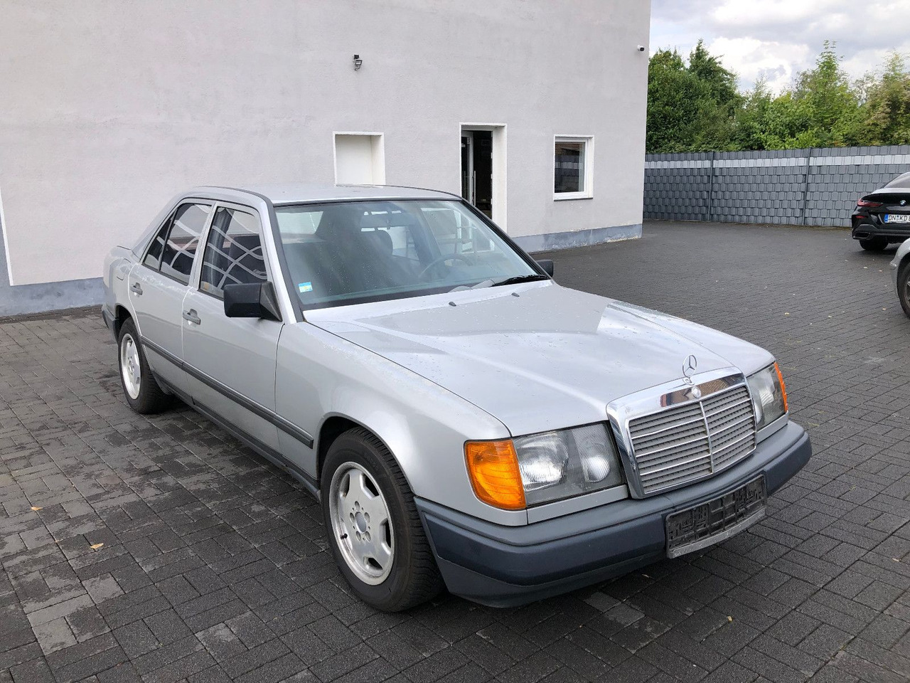 Mercedes-Benz W124 E 260 - Berlină/ Sedan: Foto 3 Mercedes-Benz W124 E 260 - Berlină/ Sedan: Foto 3