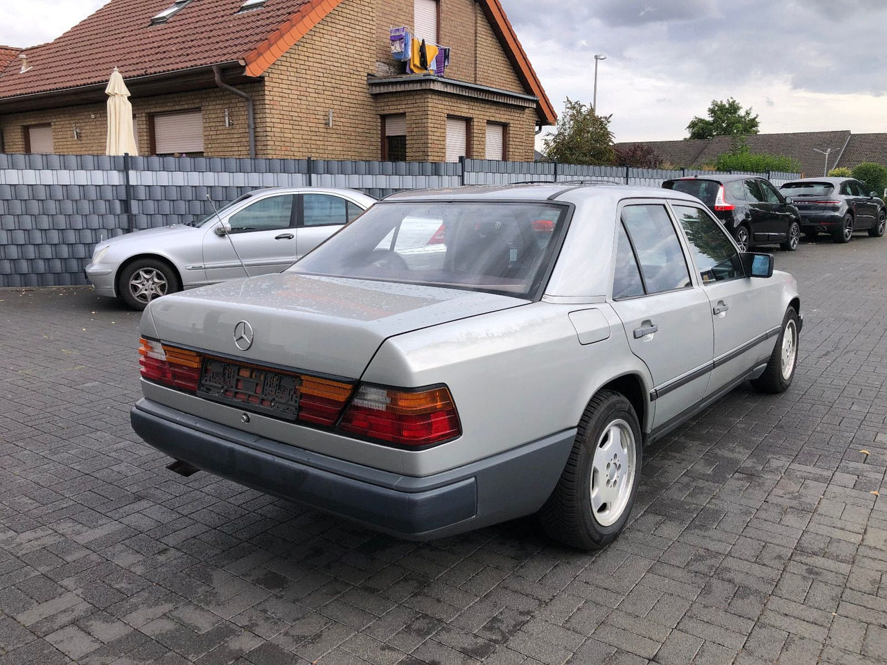 Mercedes-Benz W124 E 260 - Berlină/ Sedan: Foto 2 Mercedes-Benz W124 E 260 - Berlină/ Sedan: Foto 2