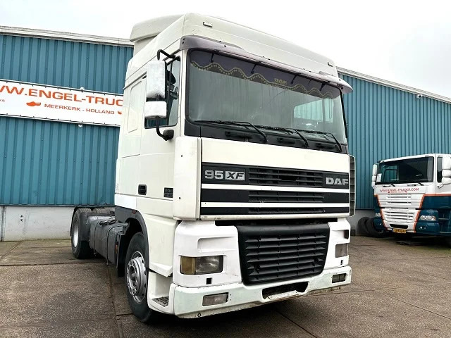 DAF 95.380 XF SPACECAB (EURO 2 (MECHANICAL PUMP & INJECTORS) / ZF16 MANUAL GEARBOX / AIRCONDITIONING) - Cap tractor: Foto 2 DAF 95.380 XF SPACECAB (EURO 2 (MECHANICAL PUMP & INJECTORS) / ZF16 MANUAL GEARBOX / AIRCONDITIONING) - Cap tractor: Foto 2
