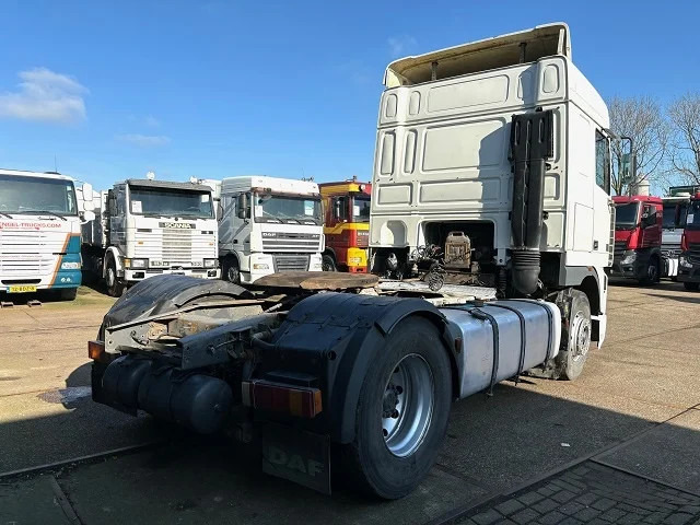 DAF 95.380 XF SPACECAB (EURO 2 / ZF16 MANUAL GEARBOX / D.E.B. ENGINE BRAKE / AIRCONDITIONING) - Cap tractor: Foto 3 DAF 95.380 XF SPACECAB (EURO 2 / ZF16 MANUAL GEARBOX / D.E.B. ENGINE BRAKE / AIRCONDITIONING) - Cap tractor: Foto 3