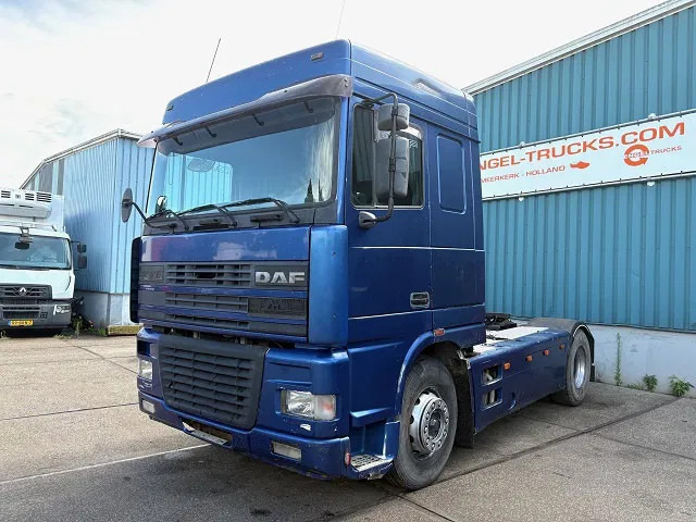 DAF 95.380 XF SPACECAB (EURO 2 / ZF16 MANUAL GEARBOX / HYDRAULIC KIT / P.T.O. / SIDE SKIRTS / AIRCONDITIONING) - Cap tractor: Foto 1 DAF 95.380 XF SPACECAB (EURO 2 / ZF16 MANUAL GEARBOX / HYDRAULIC KIT / P.T.O. / SIDE SKIRTS / AIRCONDITIONING) - Cap tractor: Foto 1