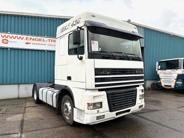 DAF 95.430 XF SPACECAB (EURO 3 / ZF16 MANUAL GEARBOX / ZF-INTARDER / AIRCONDITIONING) - Cap tractor: Foto 2 DAF 95.430 XF SPACECAB (EURO 3 / ZF16 MANUAL GEARBOX / ZF-INTARDER / AIRCONDITIONING) - Cap tractor: Foto 2