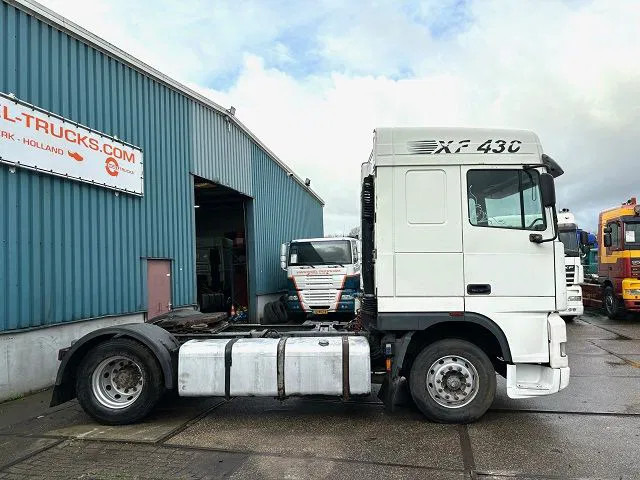 DAF 95.430 XF SPACECAB (EURO 3 / ZF16 MANUAL GEARBOX / ZF-INTARDER / AIRCONDITIONING) - Cap tractor: Foto 4 DAF 95.430 XF SPACECAB (EURO 3 / ZF16 MANUAL GEARBOX / ZF-INTARDER / AIRCONDITIONING) - Cap tractor: Foto 4