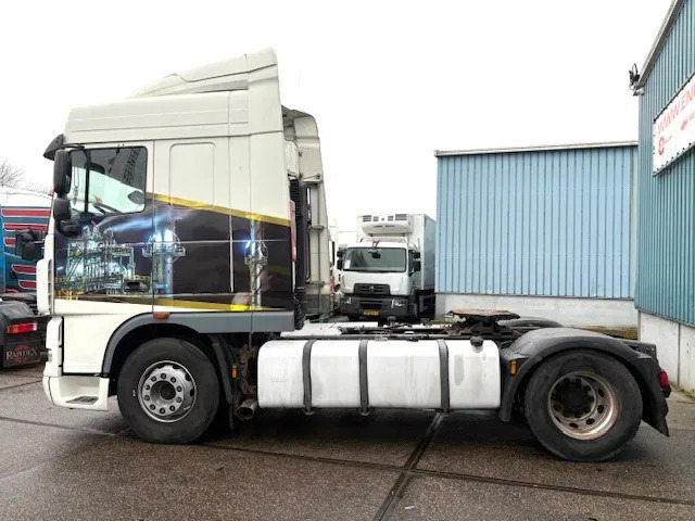 DAF XF 105.460 ATE SPACEAB 4x2 (EURO 5 / ZF MANUAL GEARBOX / ZF-INTARDER / HYDRAULIC KIT / P.T.O. / AIRCONDITIONING / ETC.) - Cap tractor: Foto 5 DAF XF 105.460 ATE SPACEAB 4x2 (EURO 5 / ZF MANUAL GEARBOX / ZF-INTARDER / HYDRAULIC KIT / P.T.O. / AIRCONDITIONING / ETC.) - Cap tractor: Foto 5