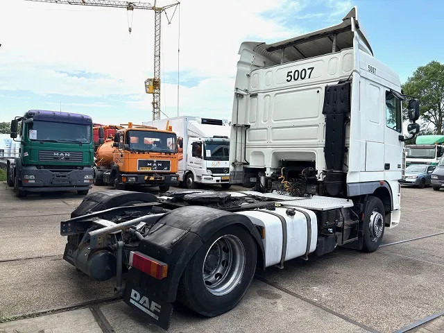 DAF XF 105.460 SPACECAB (ZF16 MANUAL GEARBOX / MX-BRAKE / 870+430 LITER TANK / FRIDGE / AIRCONDITIONING) - Cap tractor: Foto 3 DAF XF 105.460 SPACECAB (ZF16 MANUAL GEARBOX / MX-BRAKE / 870+430 LITER TANK / FRIDGE / AIRCONDITIONING) - Cap tractor: Foto 3