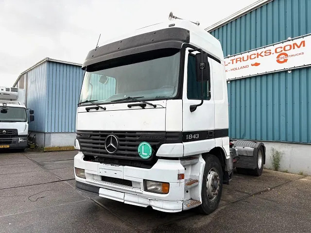 Mercedes-Benz Actros 1843 LS (MP1) (EPS WITH CLUTCH (3 PEDALS) / AIRCONDITIONING / SUNVISOR / ETC.) - Cap tractor: Foto 1 Mercedes-Benz Actros 1843 LS (MP1) (EPS WITH CLUTCH (3 PEDALS) / AIRCONDITIONING / SUNVISOR / ETC.) - Cap tractor: Foto 1