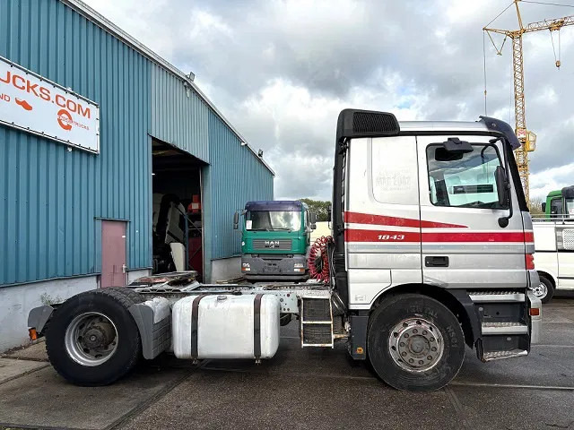 Mercedes-Benz Actros 1843 LS SLEEPERCAB (MP1) (ZF16 MANUAL GEARBOX / REDUCTION AXLE / AIRCONDITIONING / ETC.) - Cap tractor: Foto 4 Mercedes-Benz Actros 1843 LS SLEEPERCAB (MP1) (ZF16 MANUAL GEARBOX / REDUCTION AXLE / AIRCONDITIONING / ETC.) - Cap tractor: Foto 4