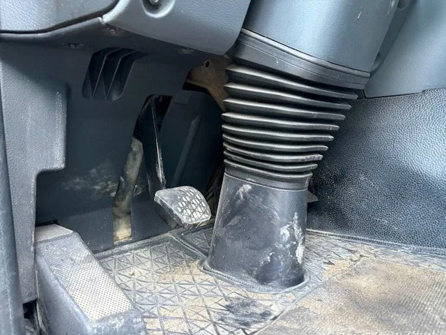 Cap tractor Mercedes-Benz Actros 1846 LS (MP2) (EPS WITH CLUTCH / RETARDER / 3-PEDALS/ AIRCONDITIONING / ETC): Foto 8 Cap tractor Mercedes-Benz Actros 1846 LS (MP2) (EPS WITH CLUTCH / RETARDER / 3-PEDALS/ AIRCONDITIONING / ETC): Foto 8