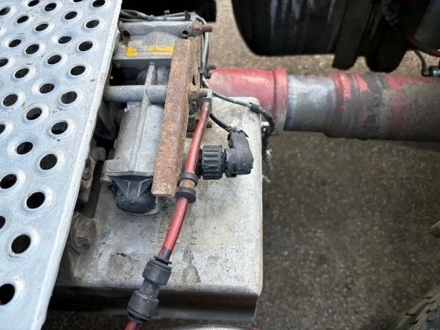 Cap tractor Mercedes-Benz Actros 1846 LS (MP2) (EPS WITH CLUTCH / RETARDER / 3-PEDALS/ AIRCONDITIONING / ETC): Foto 13 Cap tractor Mercedes-Benz Actros 1846 LS (MP2) (EPS WITH CLUTCH / RETARDER / 3-PEDALS/ AIRCONDITIONING / ETC): Foto 13