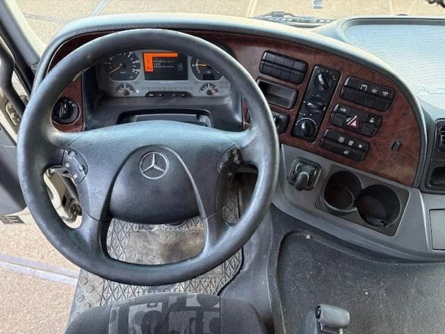 Cap tractor Mercedes-Benz Actros 1846 LS (MP2) (EPS WITH CLUTCH / RETARDER / 3-PEDALS/ AIRCONDITIONING / ETC): Foto 6 Cap tractor Mercedes-Benz Actros 1846 LS (MP2) (EPS WITH CLUTCH / RETARDER / 3-PEDALS/ AIRCONDITIONING / ETC): Foto 6