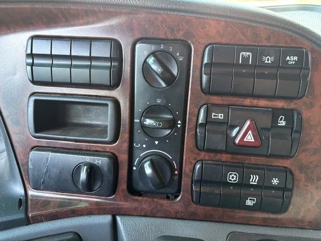 Cap tractor Mercedes-Benz Actros 1846 LS (MP2) (EPS WITH CLUTCH / RETARDER / 3-PEDALS/ AIRCONDITIONING / ETC): Foto 10 Cap tractor Mercedes-Benz Actros 1846 LS (MP2) (EPS WITH CLUTCH / RETARDER / 3-PEDALS/ AIRCONDITIONING / ETC): Foto 10