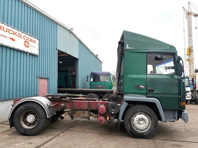 Renault R385 Major (2 CULASSE / LAMES / GRAND PONT / 2 CILINDER HEADS / STEEL SUSPENSION / REDUCTION AXLE) - Cap tractor: Foto 4 Renault R385 Major (2 CULASSE / LAMES / GRAND PONT / 2 CILINDER HEADS / STEEL SUSPENSION / REDUCTION AXLE) - Cap tractor: Foto 4