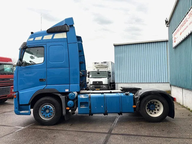 Volvo FH 400 GLOBETROTTER (VIN: 7B446149 / I-SHIFT / ADR-VLG / AIRCONDITIONING / COMPLETE SPOILERSET ON CABIN) - Cap tractor: Foto 5 Volvo FH 400 GLOBETROTTER (VIN: 7B446149 / I-SHIFT / ADR-VLG / AIRCONDITIONING / COMPLETE SPOILERSET ON CABIN) - Cap tractor: Foto 5