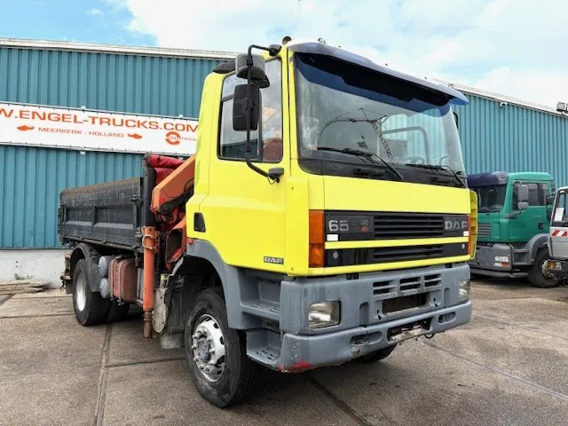 DAF 65 -180ATI 4x4 FULL STEEL 3-WAY KIPPER AND PALFINGER CRANE (EURO 2 / MANUAL GEARBOX / FULL STEEL SUSPENSION / ETC.) - Camion basculantă, Camion cu macara: Foto 2 DAF 65 -180ATI 4x4 FULL STEEL 3-WAY KIPPER AND PALFINGER CRANE (EURO 2 / MANUAL GEARBOX / FULL STEEL SUSPENSION / ETC.) - Camion basculantă, Camion cu macara: Foto 2
