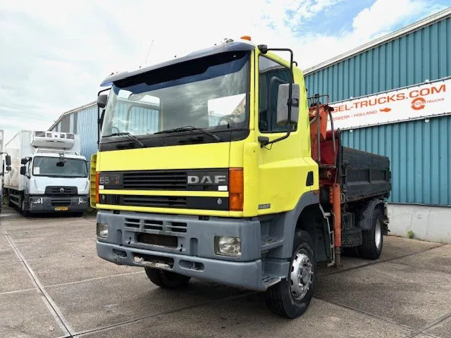 DAF 65 -180ATI 4x4 FULL STEEL 3-WAY KIPPER AND PALFINGER CRANE (EURO 2 / MANUAL GEARBOX / FULL STEEL SUSPENSION / ETC.) - Camion basculantă, Camion cu macara: Foto 1 DAF 65 -180ATI 4x4 FULL STEEL 3-WAY KIPPER AND PALFINGER CRANE (EURO 2 / MANUAL GEARBOX / FULL STEEL SUSPENSION / ETC.) - Camion basculantă, Camion cu macara: Foto 1