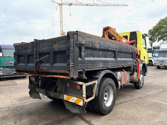 DAF 65 -180ATI 4x4 FULL STEEL 3-WAY KIPPER AND PALFINGER CRANE (EURO 2 / MANUAL GEARBOX / FULL STEEL SUSPENSION / ETC.) - Camion basculantă, Camion cu macara: Foto 3 DAF 65 -180ATI 4x4 FULL STEEL 3-WAY KIPPER AND PALFINGER CRANE (EURO 2 / MANUAL GEARBOX / FULL STEEL SUSPENSION / ETC.) - Camion basculantă, Camion cu macara: Foto 3