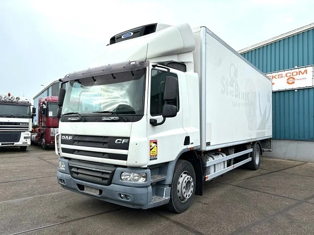 DAF CF 65.250 COOLING TRUCK WITH CARRIER D/E COOLER (EURO 5 / AS-TRONIC / 2.500 KG. LOADING PLATFORM) - Camion izoterma: Foto 1 DAF CF 65.250 COOLING TRUCK WITH CARRIER D/E COOLER (EURO 5 / AS-TRONIC / 2.500 KG. LOADING PLATFORM) - Camion izoterma: Foto 1