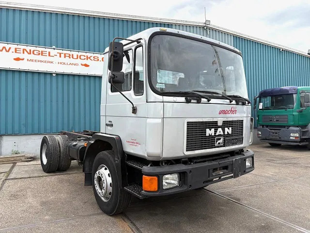 MAN 18 18.232 4x2 FULL STEEL CHASSIS (MANUAL GEARBOX / FULL STEEL SUSPENSION / REDUCTION AXLE) - Camion şasiu: Foto 2 MAN 18 18.232 4x2 FULL STEEL CHASSIS (MANUAL GEARBOX / FULL STEEL SUSPENSION / REDUCTION AXLE) - Camion şasiu: Foto 2