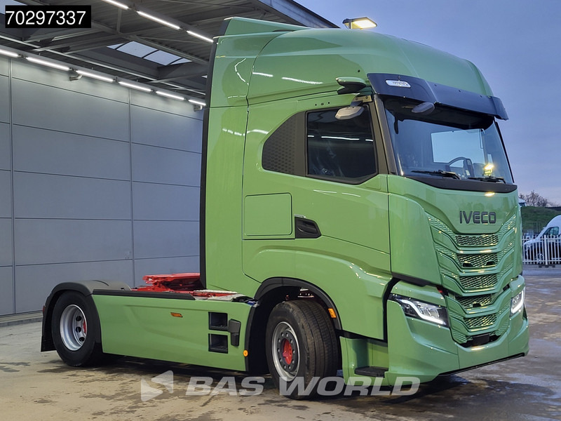 Iveco S-Way 580 4X2 NEW! LED Standklima ACC Navi Euro 6 - Cap tractor: Foto 3 Iveco S-Way 580 4X2 NEW! LED Standklima ACC Navi Euro 6 - Cap tractor: Foto 3