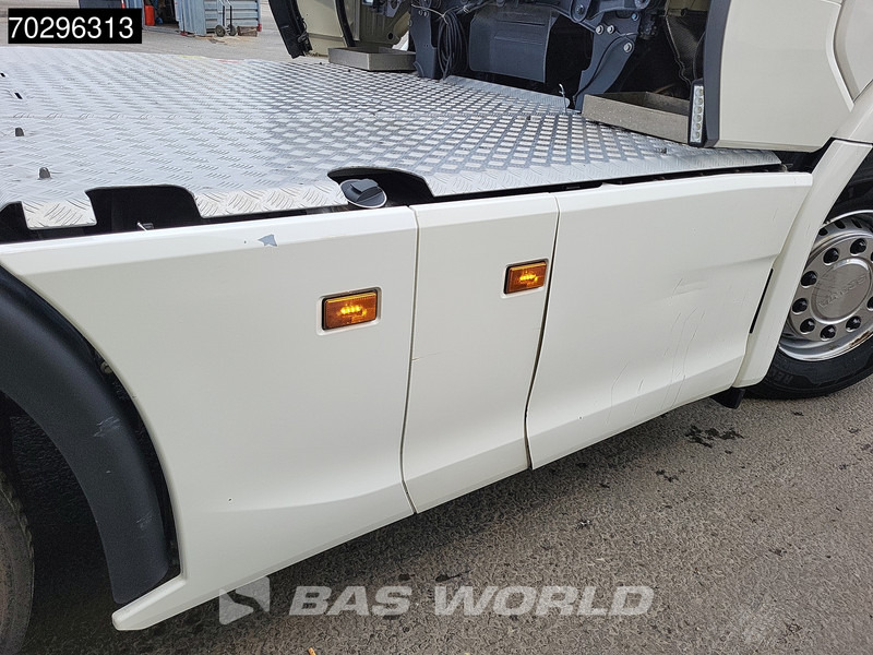 Scania R590 6X2 WB315! Retarder Full-Air 2xTanks Leather ACC Navi LED Euro 6 - Cap tractor: Foto 3 Scania R590 6X2 WB315! Retarder Full-Air 2xTanks Leather ACC Navi LED Euro 6 - Cap tractor: Foto 3