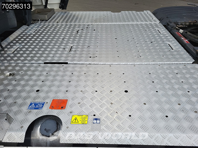 Scania R590 6X2 WB315! Retarder Full-Air 2xTanks Leather ACC Navi LED Euro 6 - Cap tractor: Foto 5 Scania R590 6X2 WB315! Retarder Full-Air 2xTanks Leather ACC Navi LED Euro 6 - Cap tractor: Foto 5