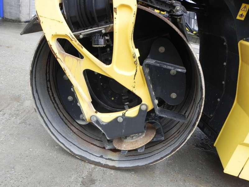 Bomag BW174AP-4 AM II - Cilindru compactor pentru asfalt: Foto 5 Bomag BW174AP-4 AM II - Cilindru compactor pentru asfalt: Foto 5