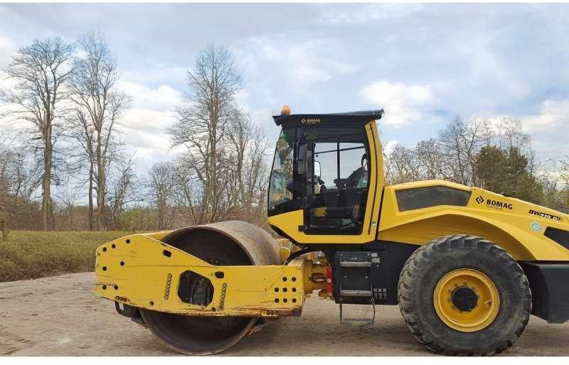 Bomag BW219-D5 - Cilindru compactor mixt: Foto 4 Bomag BW219-D5 - Cilindru compactor mixt: Foto 4