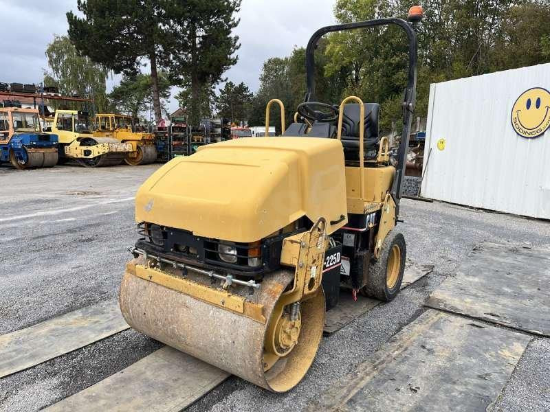 Caterpillar CB225D - Cilindru compactor mixt: Foto 2 Caterpillar CB225D - Cilindru compactor mixt: Foto 2