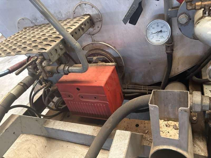 Mercedes 410 A EMULSION + TREMI GRAVILLON - Gudronator: Foto 5 Mercedes 410 A EMULSION + TREMI GRAVILLON - Gudronator: Foto 5