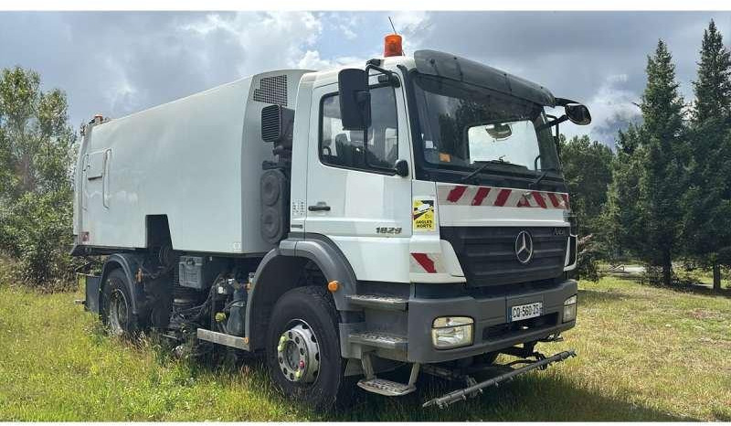 Mercedes AXOR 1829 - Măturătoare stradală: Foto 1 Mercedes AXOR 1829 - Măturătoare stradală: Foto 1