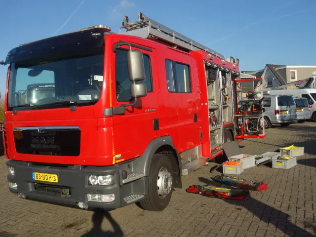 Autospeciala de stins incendii MAN TGM 15.250 FIRE TRUCK,2000 LITER TANK, FOAM TANK, AIRCO,WITH EQUIPMENT: Foto 1