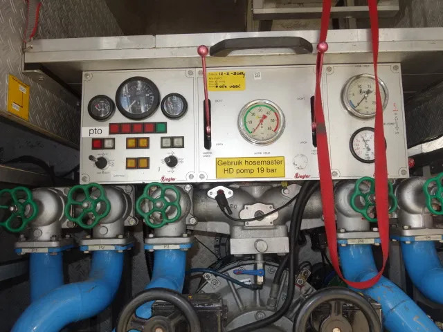 Mercedes-Benz Actros 1831 4X4 ZIEGLER BOMBEROS POMP,2500 L TANK - Autospeciala de stins incendii: Foto 4 Mercedes-Benz Actros 1831 4X4 ZIEGLER BOMBEROS POMP,2500 L TANK - Autospeciala de stins incendii: Foto 4