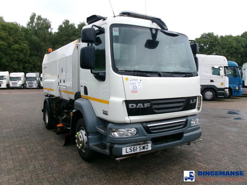 DAF LF 55.220 4x2 Scarab sweeper - Măturătoare stradală: Foto 2 DAF LF 55.220 4x2 Scarab sweeper - Măturătoare stradală: Foto 2