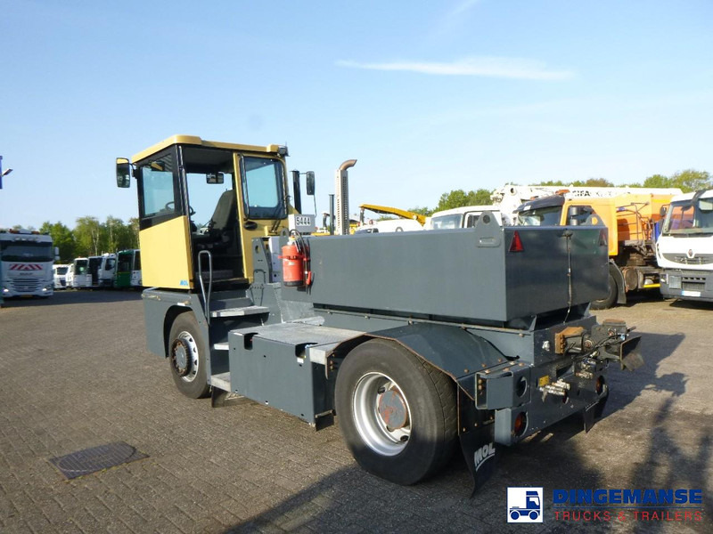 MOL RM 255 4X4 terminal drawbar tractor 150 ton - Tractor terminal: Foto 3 MOL RM 255 4X4 terminal drawbar tractor 150 ton - Tractor terminal: Foto 3