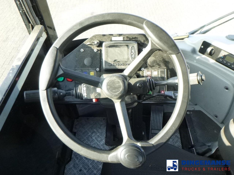 MOL RM 255 4X4 terminal drawbar tractor 150 ton în leasing MOL RM 255 4X4 terminal drawbar tractor 150 ton: Foto 8