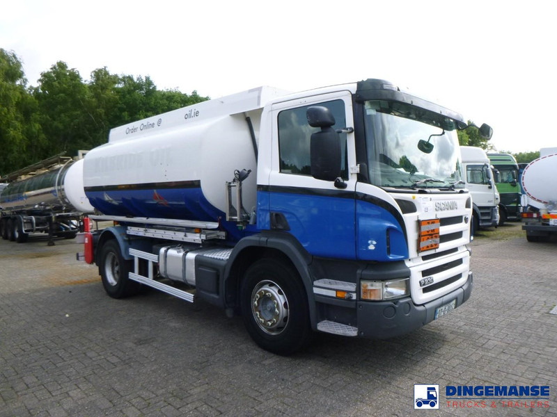 Scania P 230 DB 4x2 RHD fuel tank 12.4 m3 / 4 comp - Camion cisternă: Foto 2 Scania P 230 DB 4x2 RHD fuel tank 12.4 m3 / 4 comp - Camion cisternă: Foto 2
