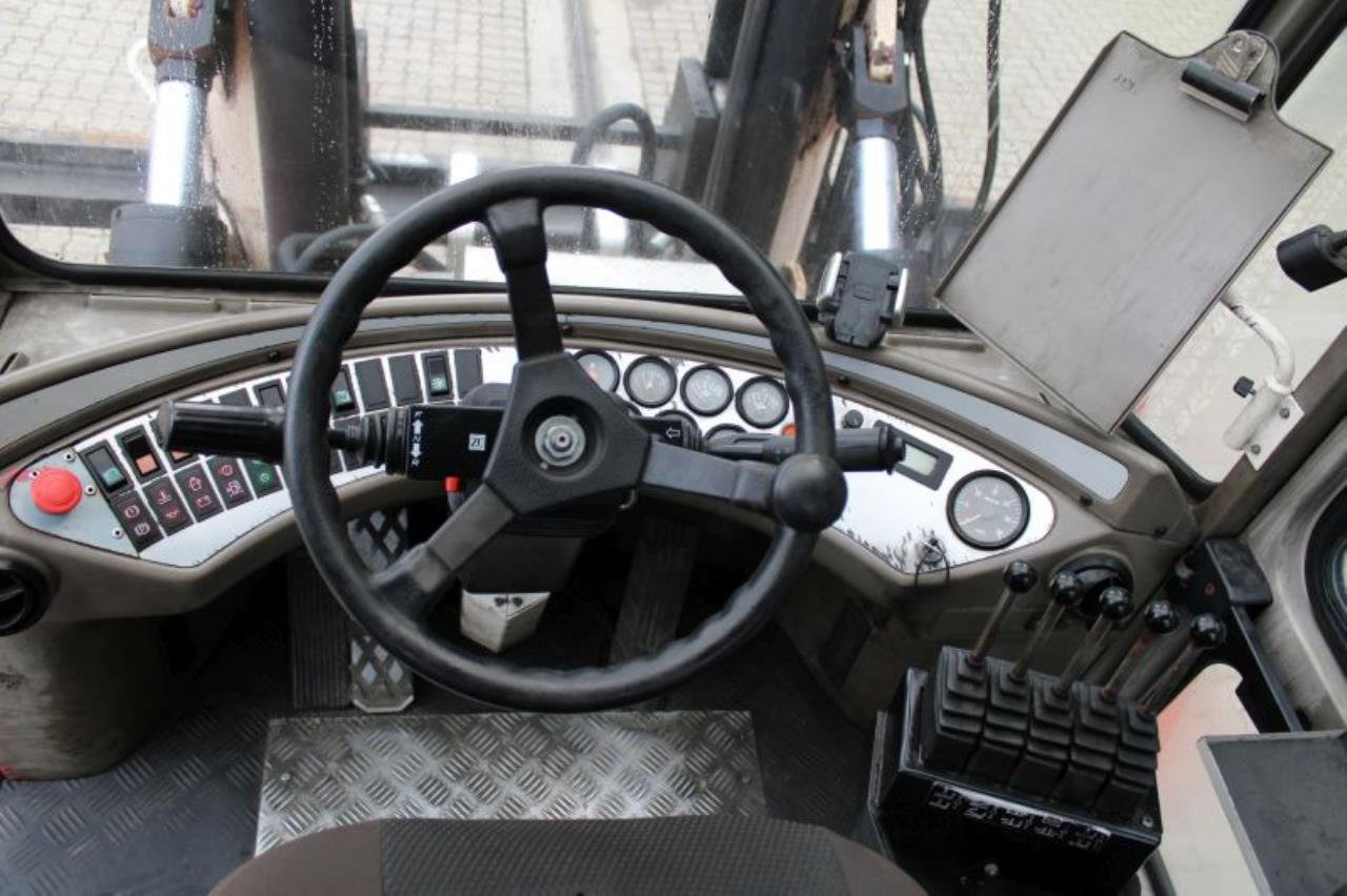 SveTruck 15120-35 - Stivuitor diesel: Foto 4 SveTruck 15120-35 - Stivuitor diesel: Foto 4